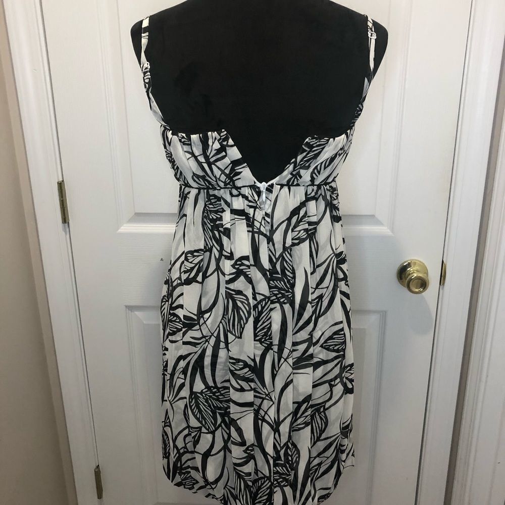 White House Black Market black white mini dress. - Picture 8 of 12